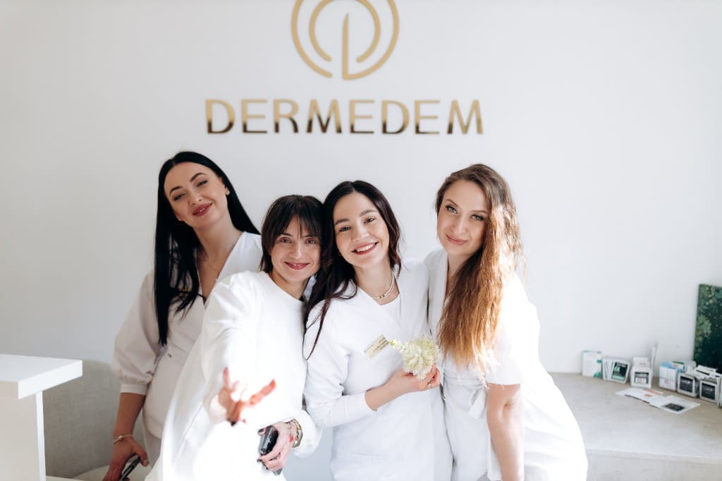 Команда спеціалістів Dermedem — біоревіталізація та RF-ліфтинг